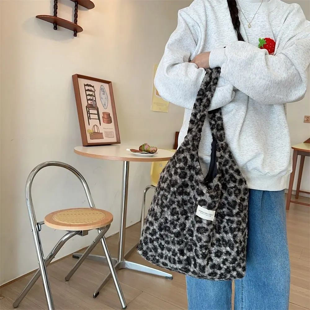 Lamb Wool Leopard Print Shoulder Bag Korean Style Large Capacity Vacation Tote Bag Solid Color Office Worker Tote Shoulder Bag