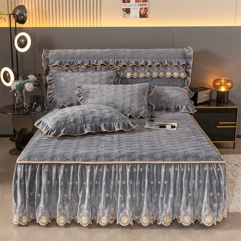 AI WINSURE-Embroidery Velvet Bedspreads with 2 Pillowcovers, Soft Bed Cover, King Queen Size, Thick Luxury, for Winter
