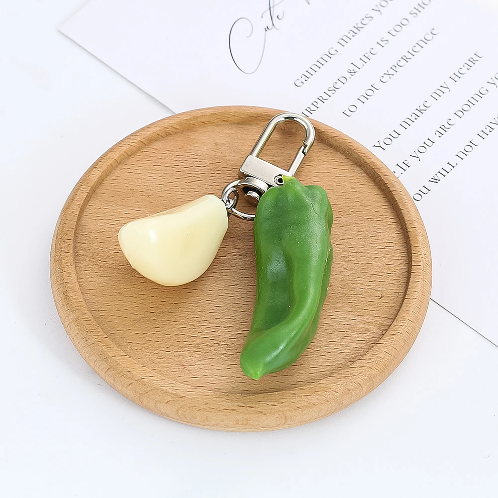 1pc Funny Green Pepper Garlic Keychains Simulation Kitchen Vegetable Model Pendant Key Chain for Party Gift Kids Bag Charm Decor