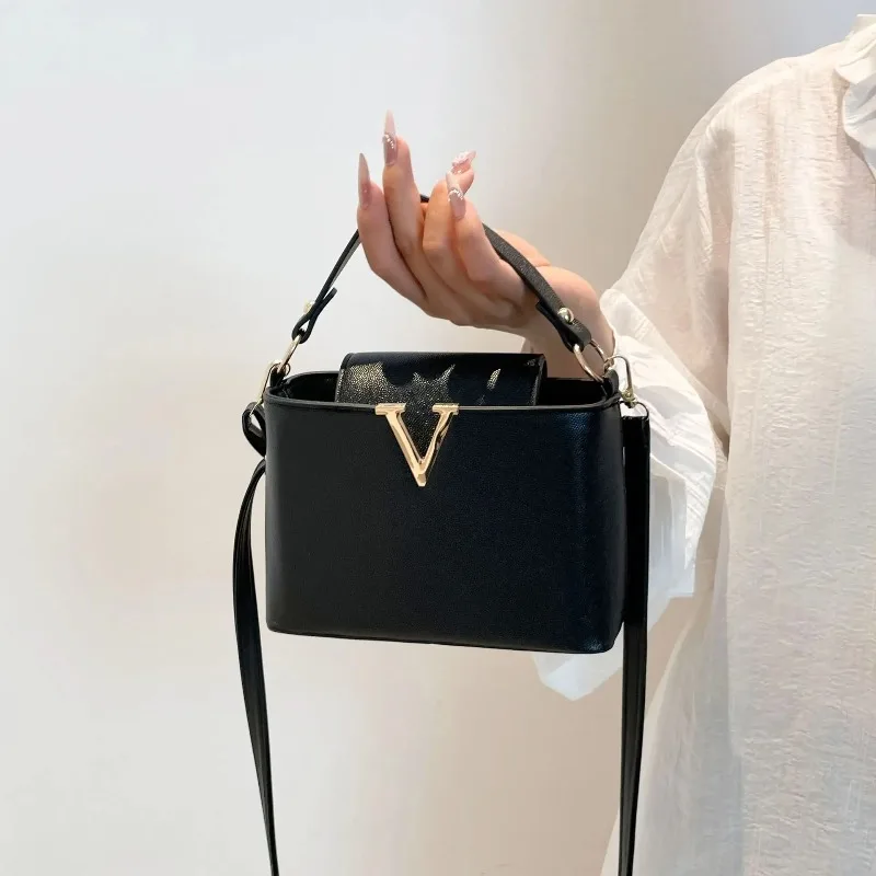 Bolso de mano de lujo para mujer, elegante bolso tipo cubo de cuero Pu en forma de V, bolso con cubierta superior, bolsos de hombro tipo bandolera para mujer