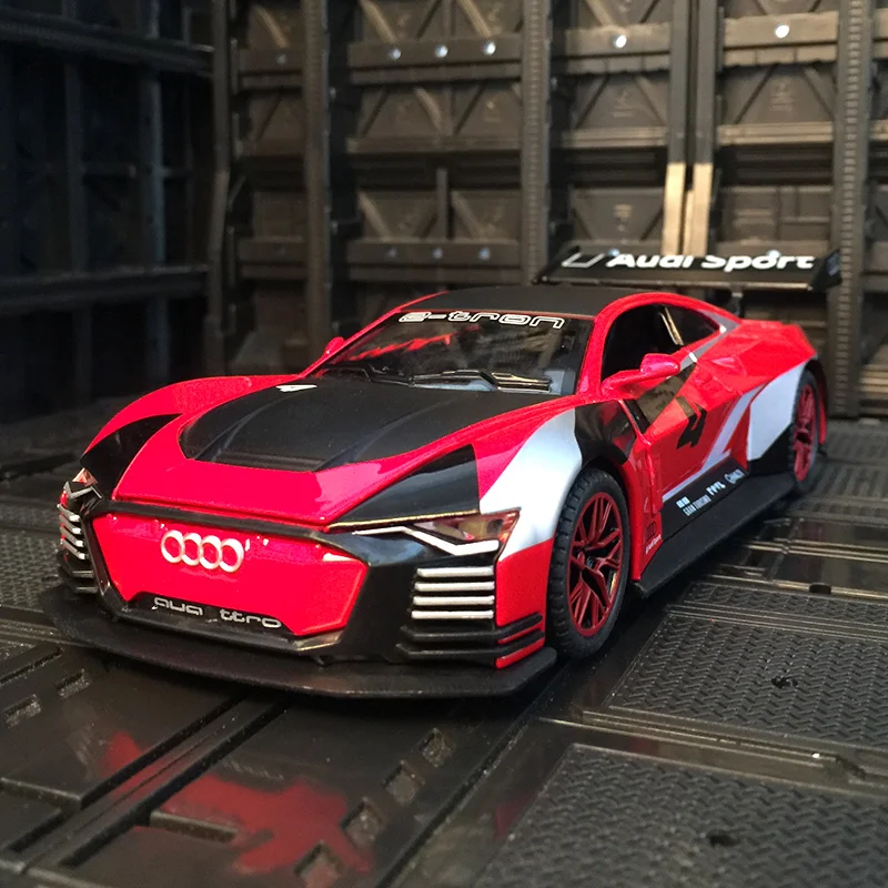 Modelo de carro Audi e-tron em escala 1:32, portas e capô do motor podem ser abertos, com funções de som e iluminação, boa qualidade.