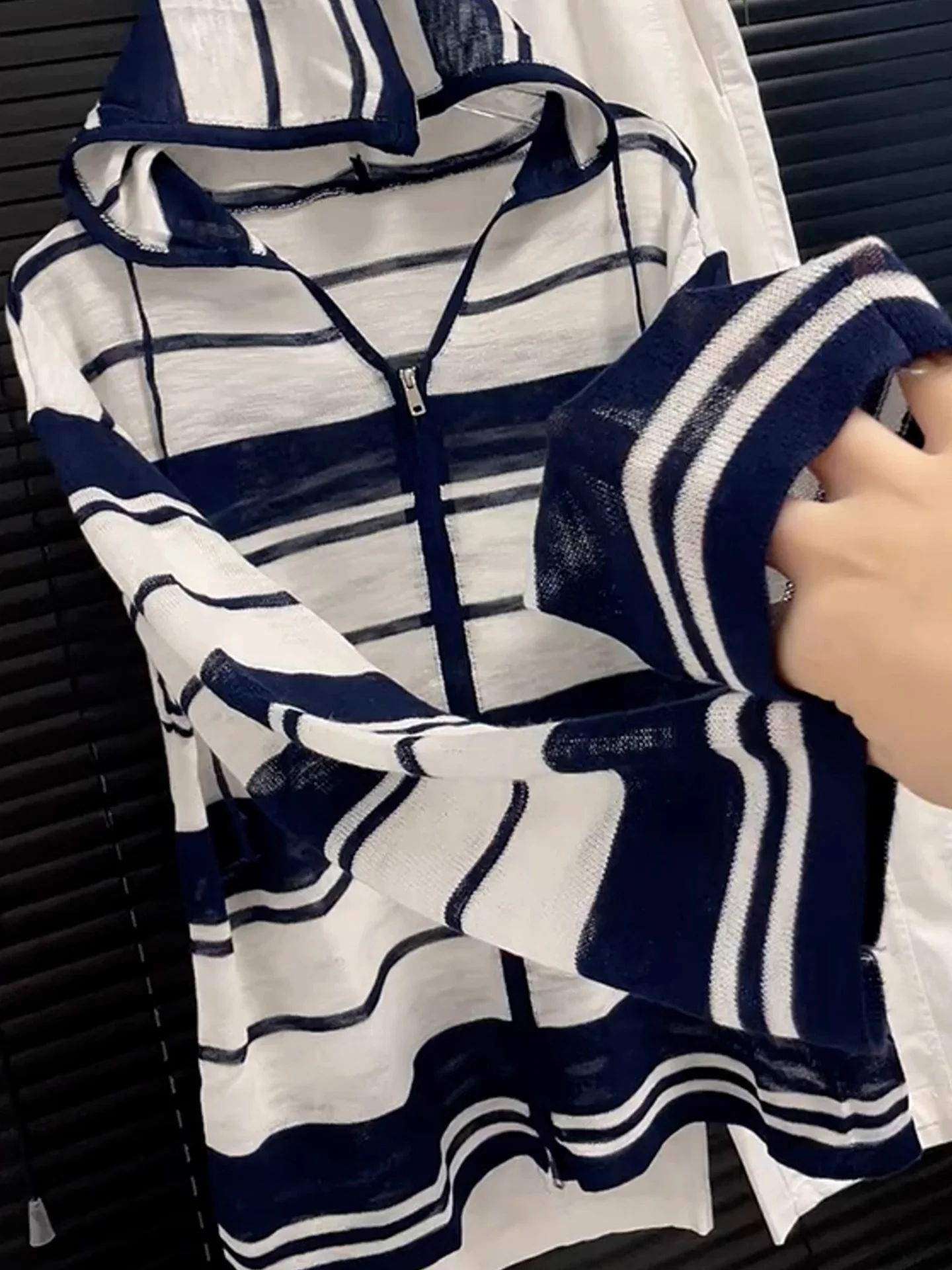 Свободный длинный све с капюшоном на молнии и защитой от солнца, вязаный топ в полоску, цветная блузка, женская летняя модная верхняя одежда, футболка