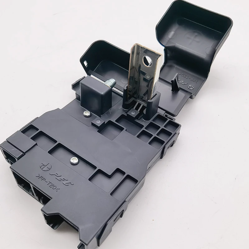 

GENUINE FOR TOYOTA LEXUS LAND CRUISER LX470 Fusible Link Block OEM 82620-60030