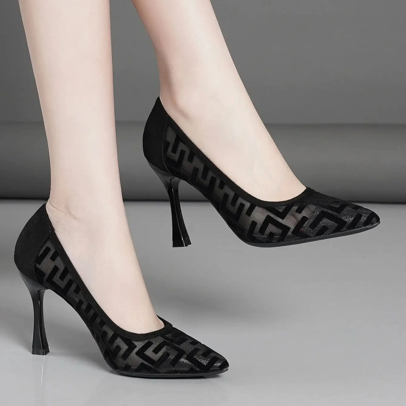 Simple and stylish high-heeled casual professional shoes