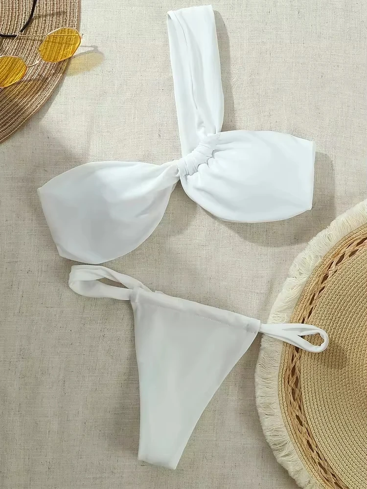 ชุดบิกินี่ผู้หญิงเซ็กซี่แบบไม่มีแขนเสื้อเปิดไหล่ข้างเดียว ชุดว่ายน้ำสองชิ้น แฟชั่นฤดูร้อนปี 2026 สีพื้นเรียบง่าย ชุดชายหาด