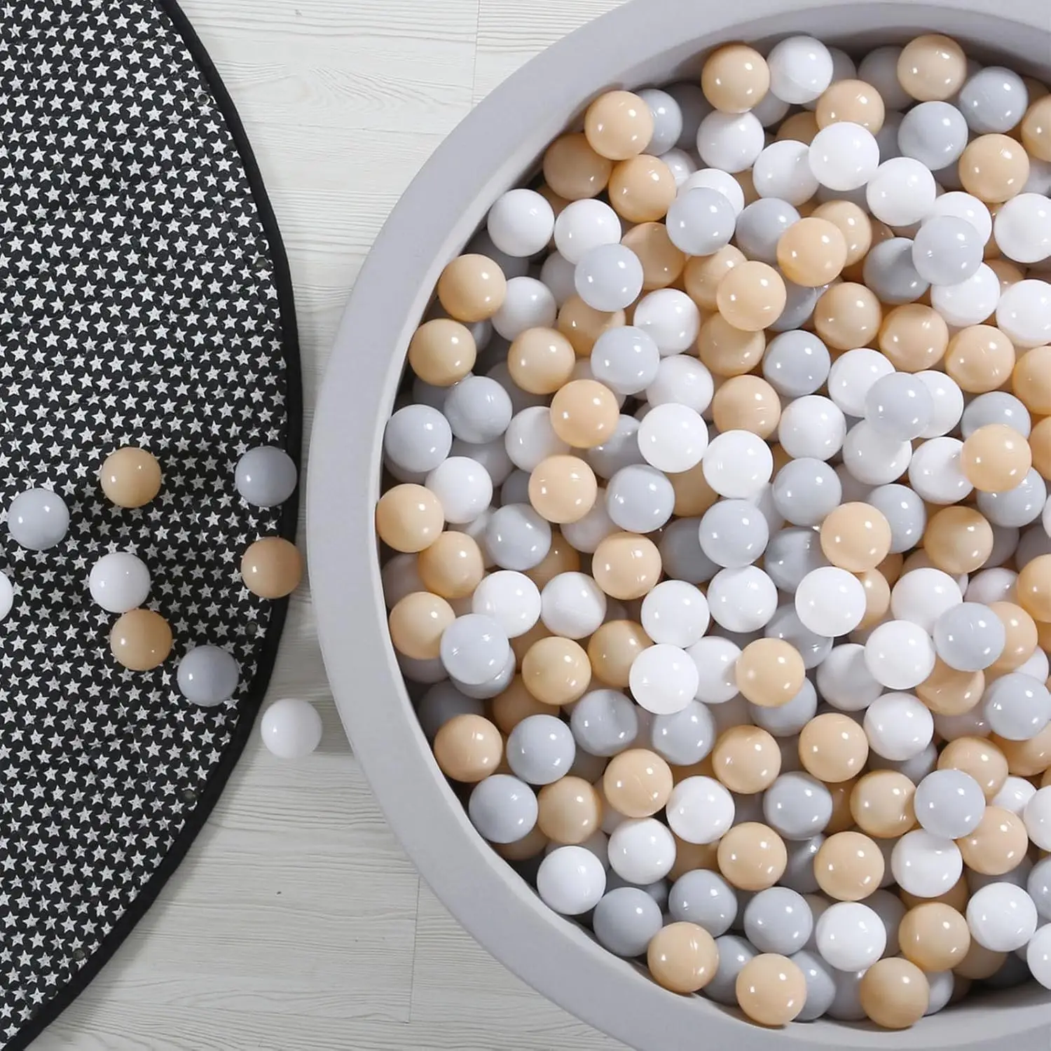 Bolas de plástico para niños pequeños, parque infantil, piscina, decoración de fiesta Pastel para bebés, color Beige, gris claro y blanco, 100 bolas