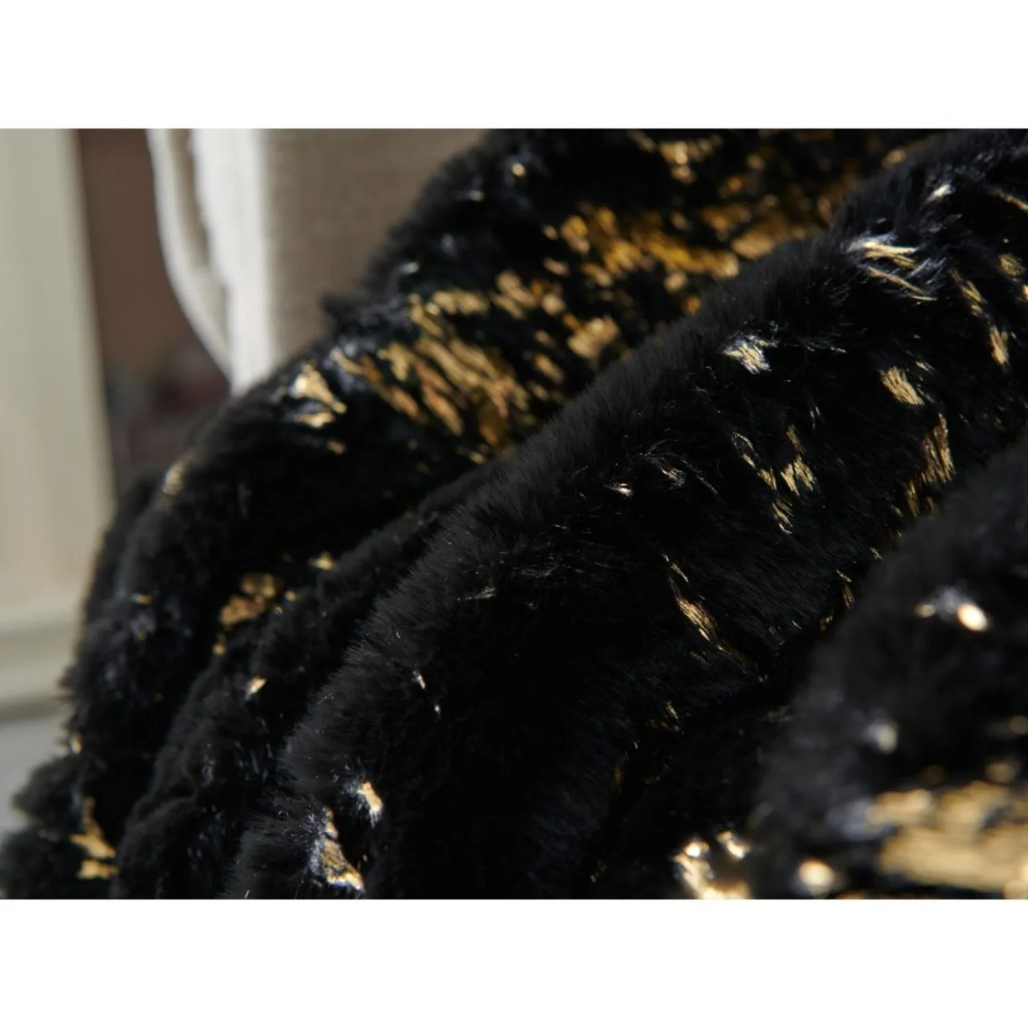 Sumptuous Gilded Black Chinchilla Faux Fur Throw Blanket - Luxurious 60