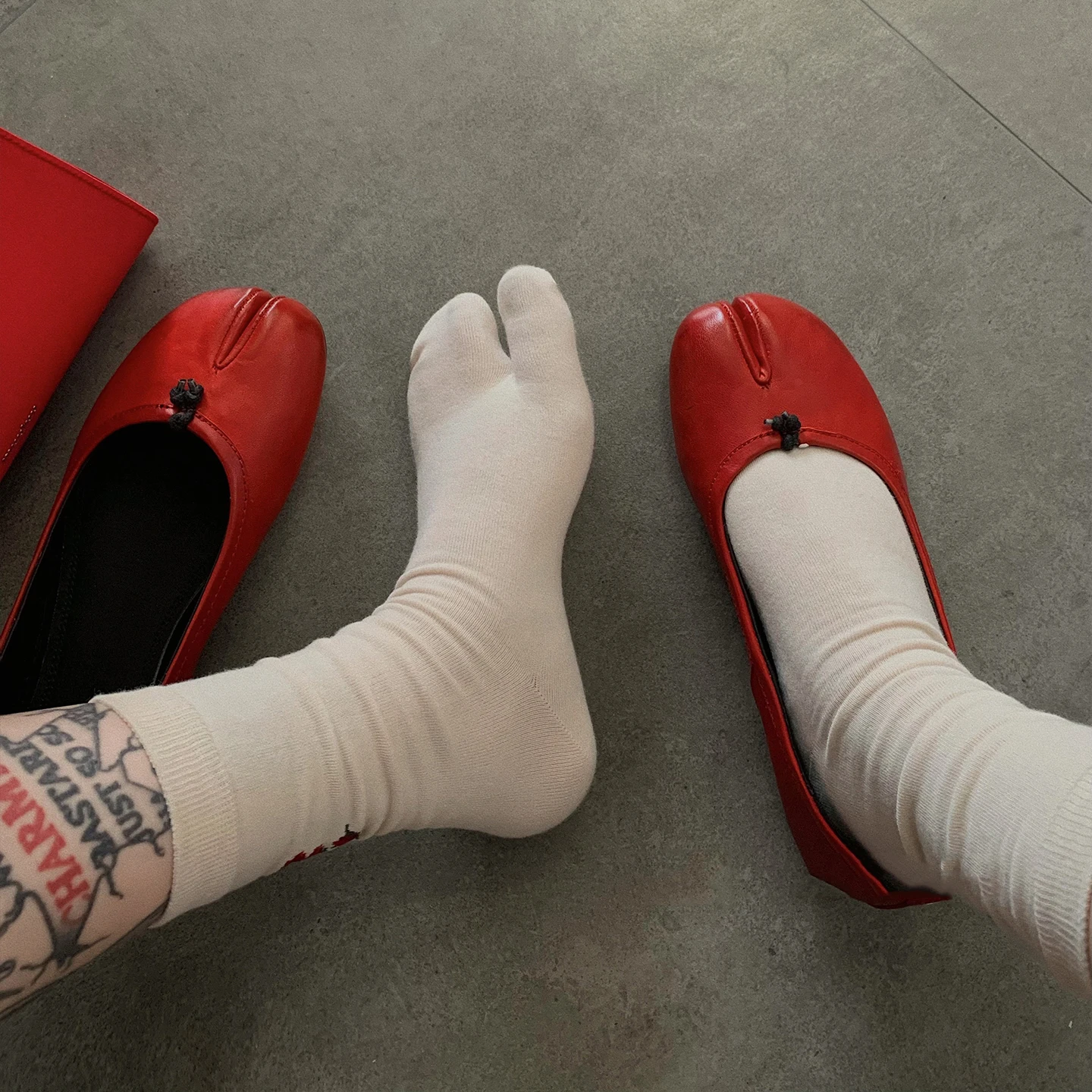 Woman Fashion Elegant Retro Spring Autumn Split Toe Cotton Socks Rose Floral Patterns Two-Toed Solid Color Middle Tube Tabi Sox
