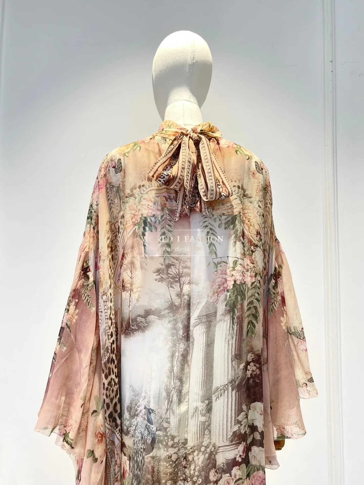 فستان متوسط الطول بأكمام طويلة وطبعة زهور وردية أنيقة جديدة لعام 2025 للنساء