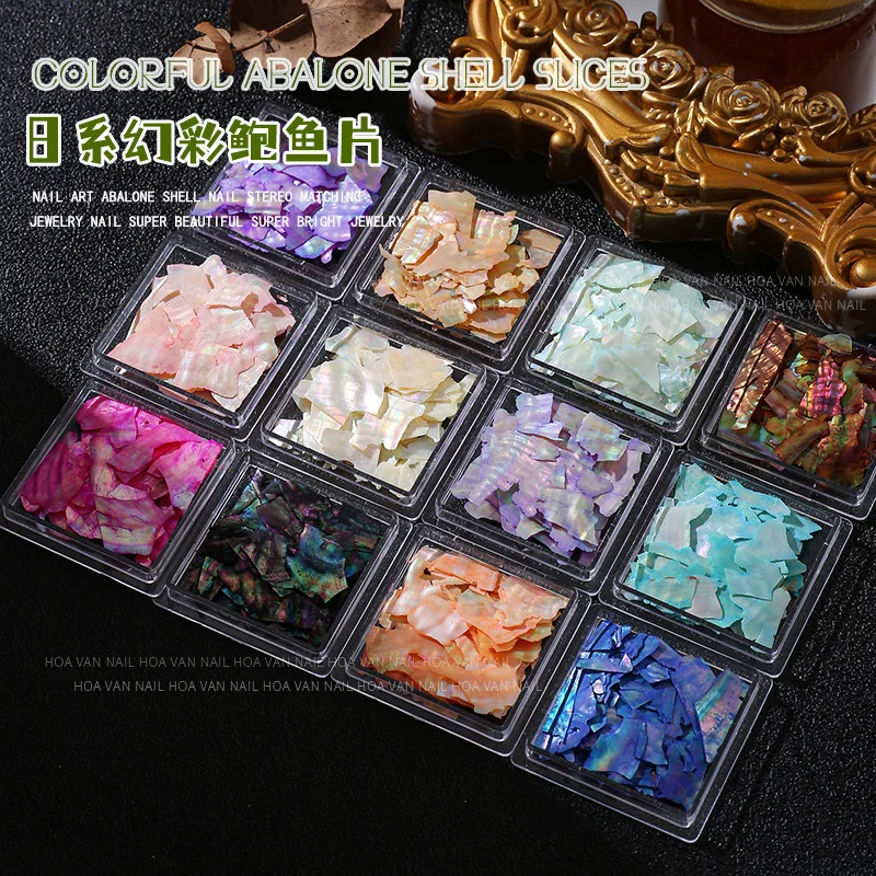 Elementy do zdobienia paznokci z muszli, akcesoria do zdobienia paznokci w stylu japońskim z muszli, elementy z muszli abalonu, fragmenty paznokci, nieregularne kształty.