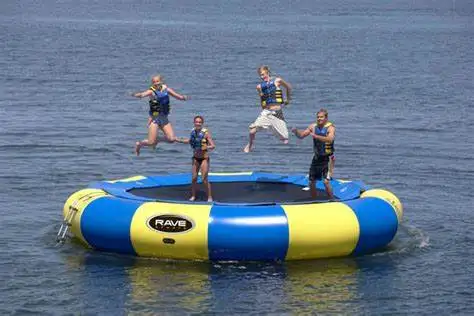 Island Hopper Spring Water Trampoline Combo , Inflatable Water Bouncer Slide