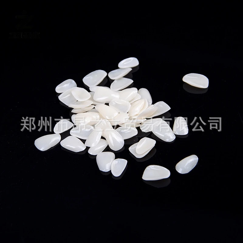 100 個の超薄型歯のホワイトニング ストリップは食品グレードの樹脂で作られており、息を爽やかにし、黄ばんだ歯を除去します。