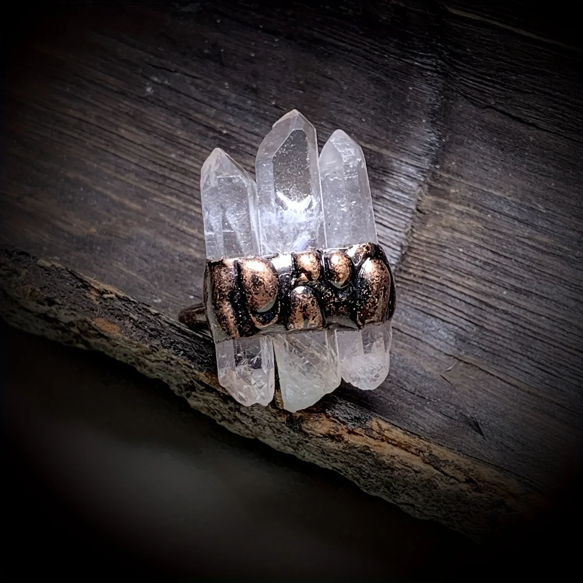 YEEVAA 1pc Vintage Ring Inlaid Natural White Crystal Adjustable Jewelry For Female Two Styles To Choose (1 Crystal Or Three)