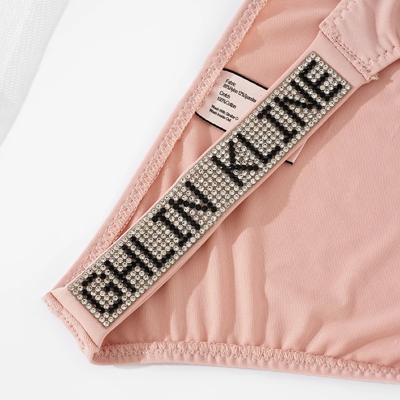 GK Merk Hot Sale Trendy Vrouwen Thongs Gezellige Mode Letter Ontwerp Zijde Satijn Gladde Lingerie Onderbroek voor Dames