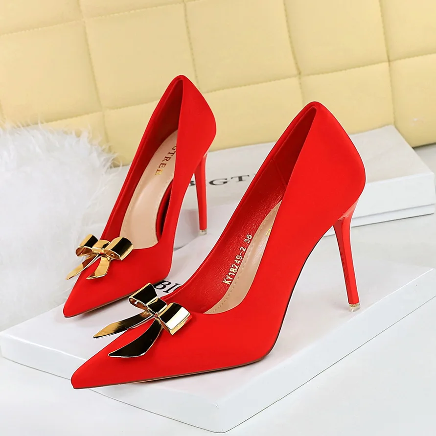 

Женские модные женские туфли-лодочки из флока на высоком каблуке 10,5 см с металлическими узлами-бабочками, фиолетовые туфли-лодочки, женские пикантные элегантные танцевальные туфли с острым носком