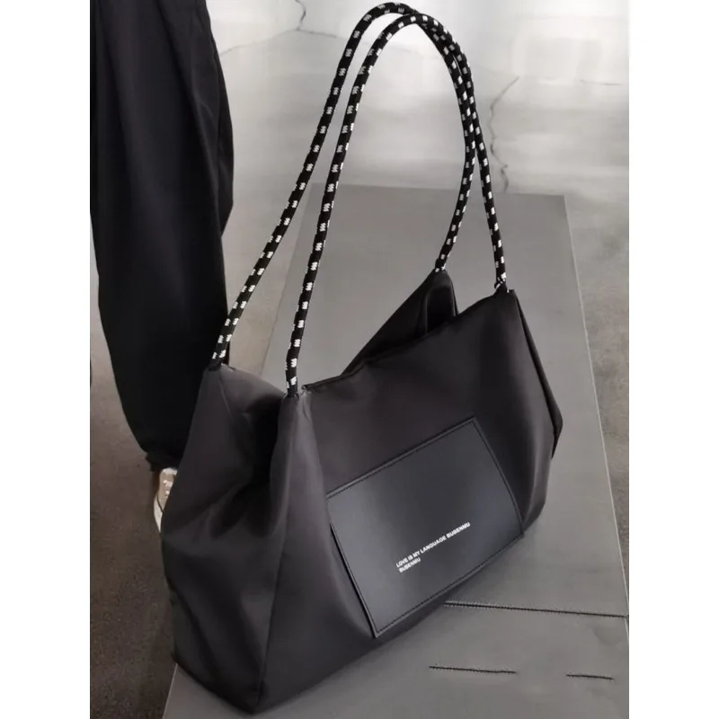

Japanese Niche Nylon Waterproof Tote Bag Large-capacity Fitness Bag Thickened Zipper Single Shoulder Work Commuter Bag Female