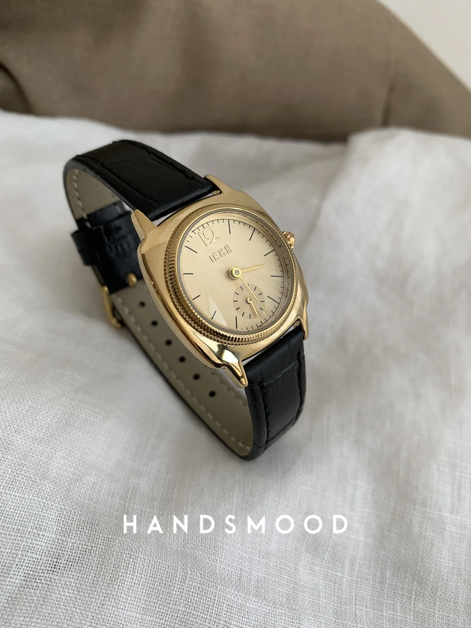 Orologio da donna originale in vera pelle con quadrante piccolo rotondo, orologio da donna al quarzo tutto-fiammifero per pendolarismo alla moda in stile vintage