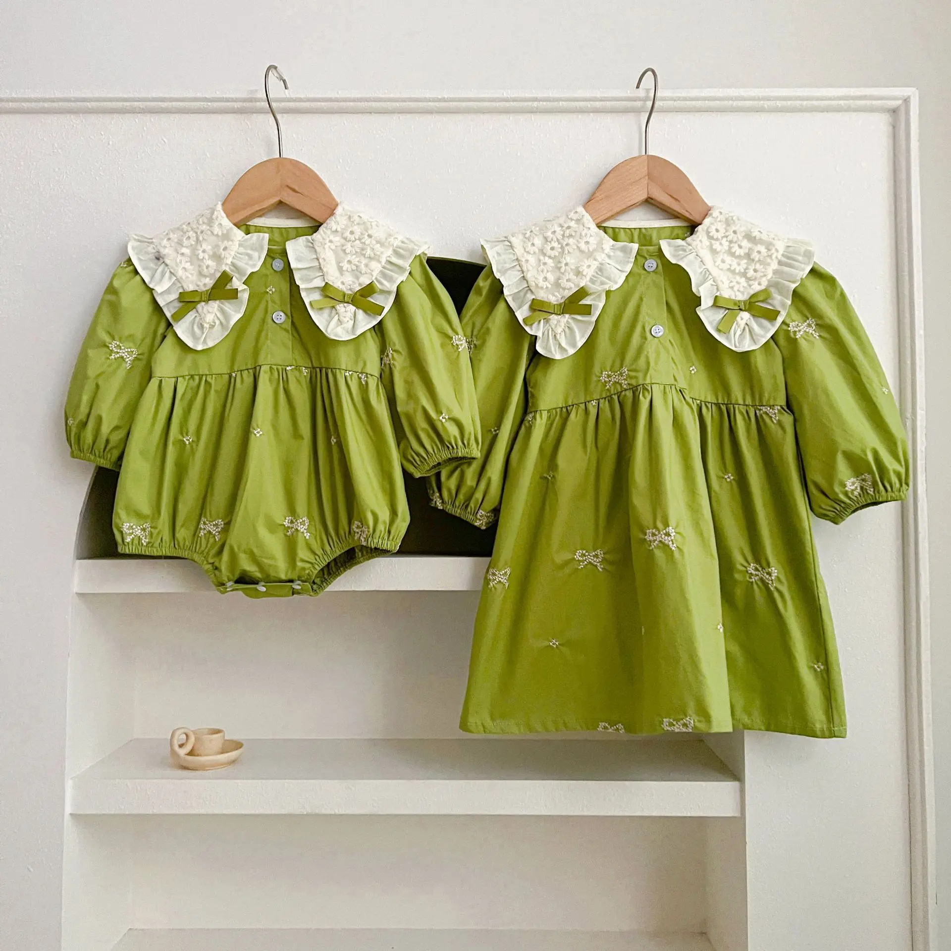 Frühling Schwestern Kleidung Mädchen Bogen Stickerei Spitze Kleidung Baby Strampler Baumwolle Säuglings Body Prinzessin Mädchen Schwester Familie Kleid – Detail 21