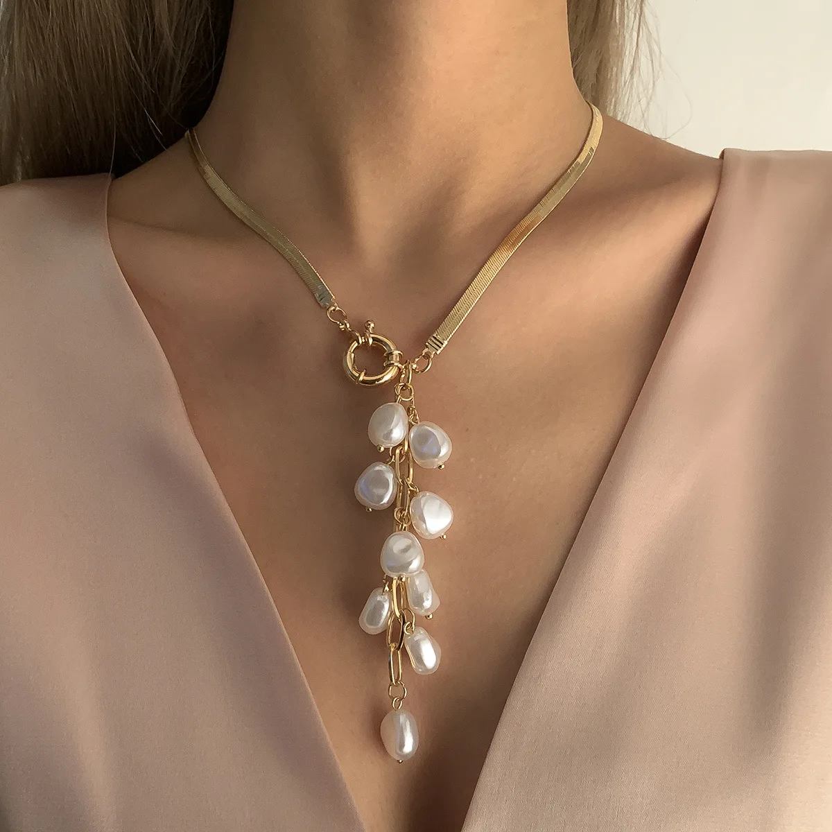 

Imitation Pearl Tassel Flat Snake Bone Necklace for Women Fashion Accessories Charm Temperament Clavicle Chain Jewelry Gifts
