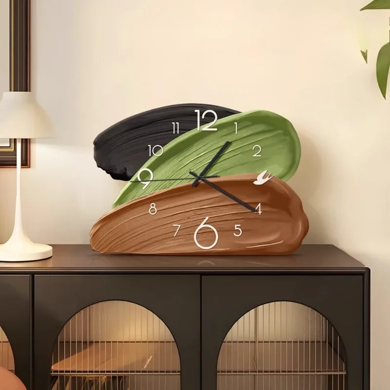 

Medieval desktop clock ornament 2025 new living room wall clock, retro high-end sense, creative silent pendulum table clock