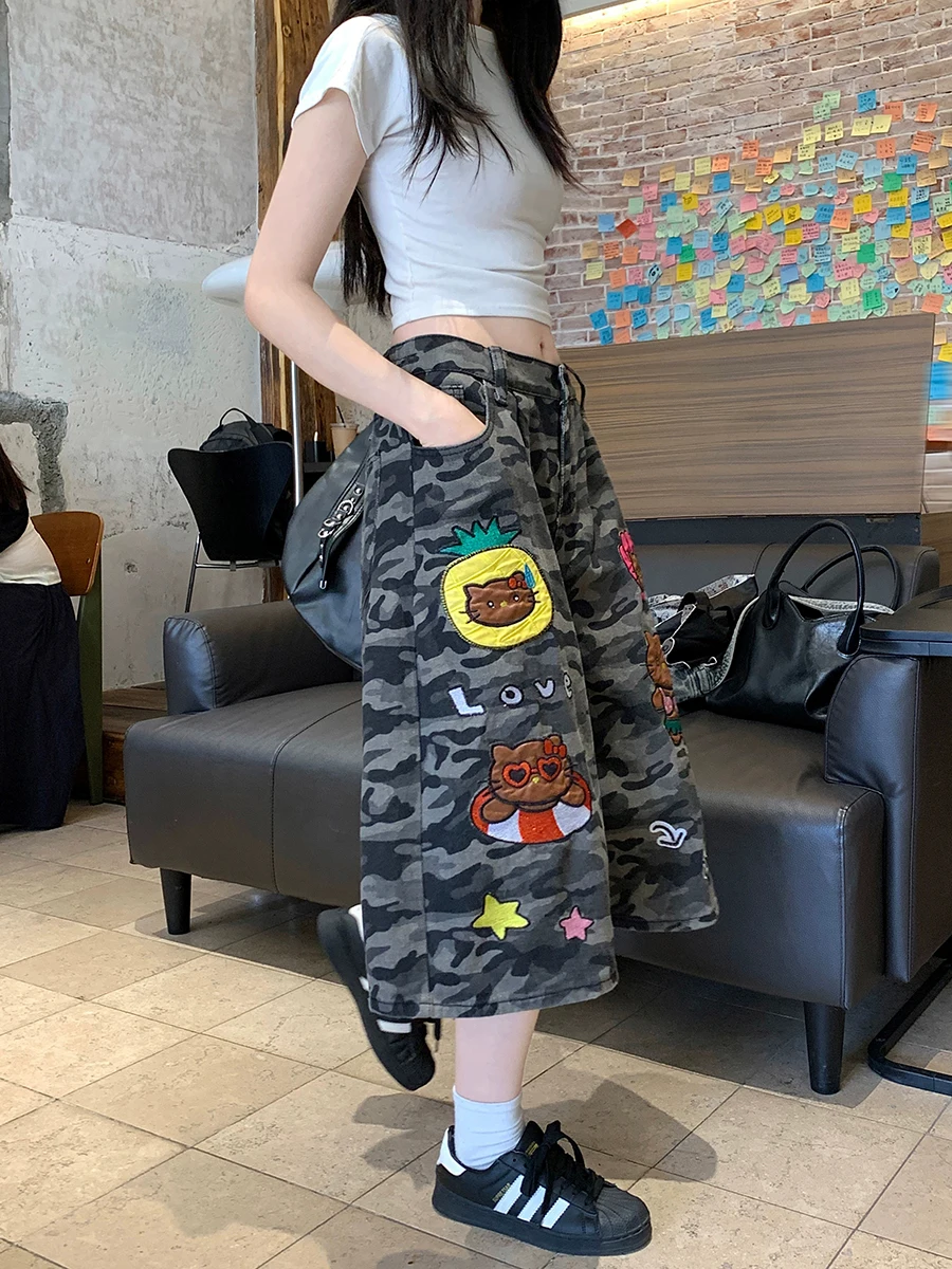 RORORIRI Cartoon Ricamato Camo Jeans Jorts Donna Vita bassa Patched Dritto Casual Gamba larga Pantaloncini di jeans Retro Y2k Streetwear