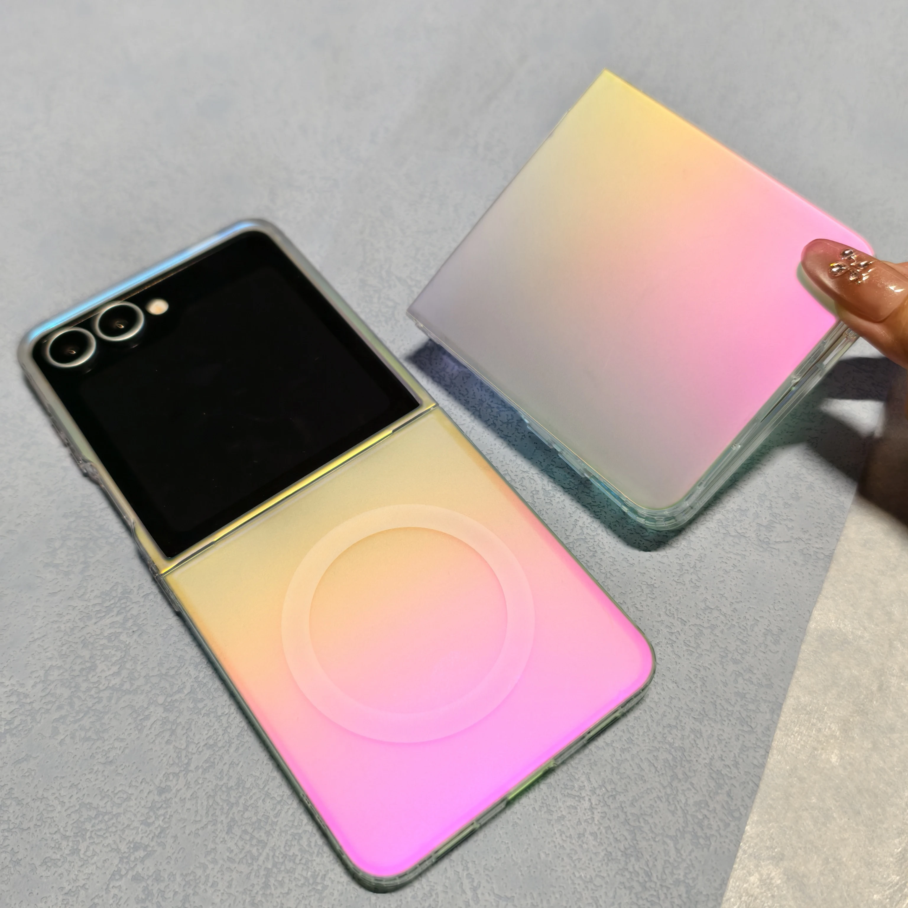 Regenbogenfarbenes, magnetisches Handycover für Samsung Galaxy ZFlip 8, 7, 6, 5, matt, mit Anti-Rutsch- und Kratzschutz, stoßfest.