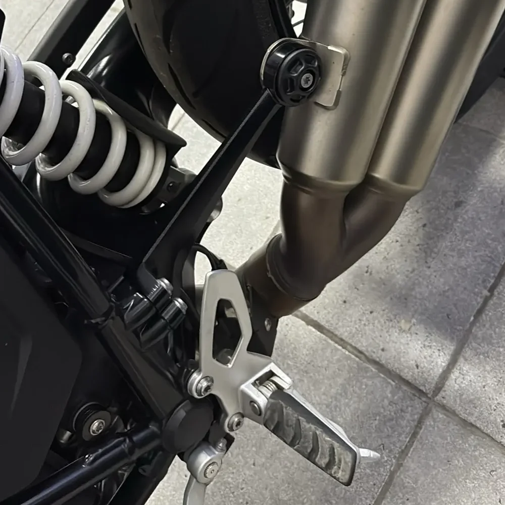 

Motorcycle Exhaust Hanger Muffler Pipe Bracket Mount Holder For BMW RNineT R9T Classic Pure Racer R nineT Urban G/S 2016-2023