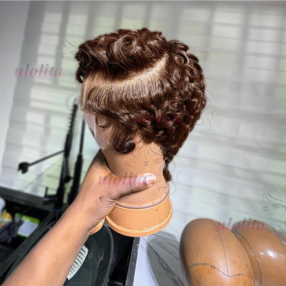 Braune kurze lockige Pixie-Cut-Perücke mit 13x4 Lace-Front aus Remy-Echthaar für Frauen, Schokoladenbraun 4 # Wellige, geschichtete, kleberlose Perücken mit Pony – Detail 8