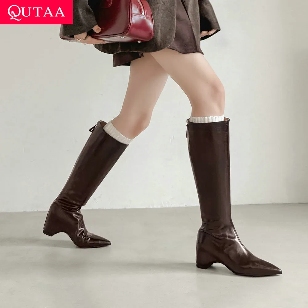 

QUTAA 2026 Модные зимние женские сапоги до колена с острым носком, женская обувь из коровьей кожи на молнии, высокие каблуки, новости, длинные сапоги, платье 34-40
