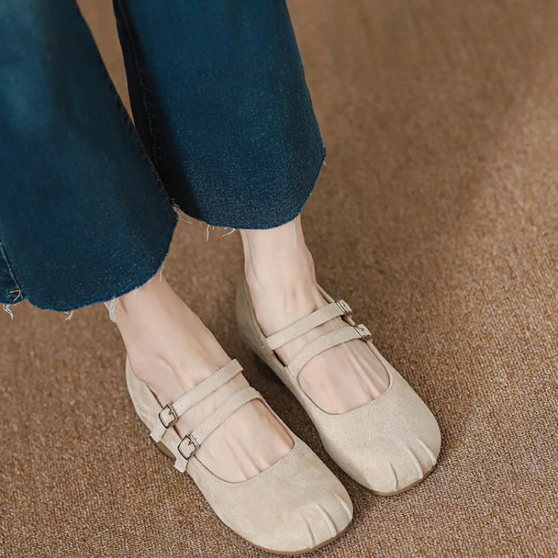 

Замшевые туфли Мэри Джейн с двойными ремешками, туфли-лодочки с квадратным носком и раздвоенным мыском, нежные ретро-туфли на плоской подошве для женщин