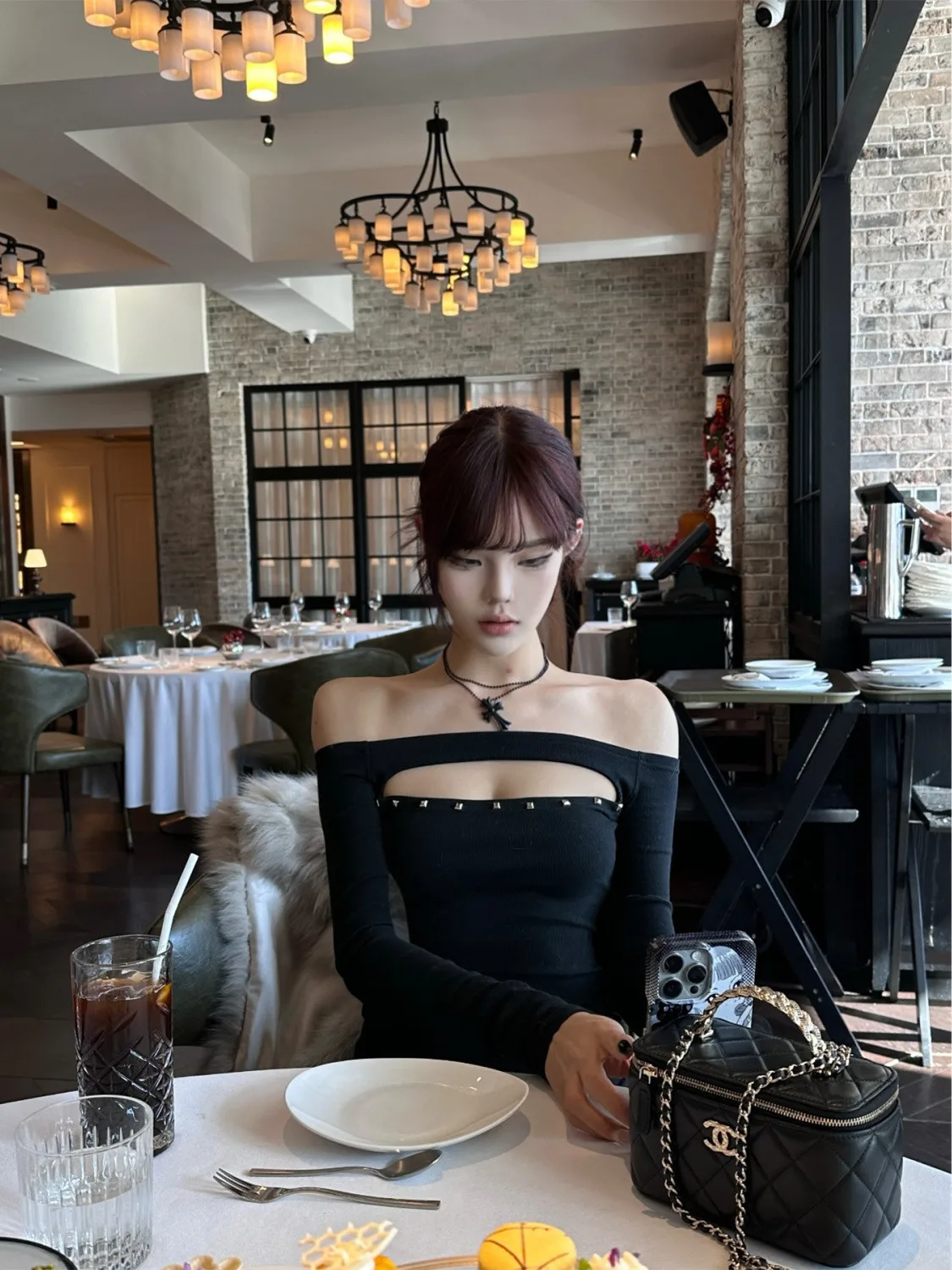 برشام الجوف خارج المرأة تي شيرت كم طويل أسود 2000s الملابس Y2k سليم الخريف بلايز قبالة الكتف تيز الملابس النسائية