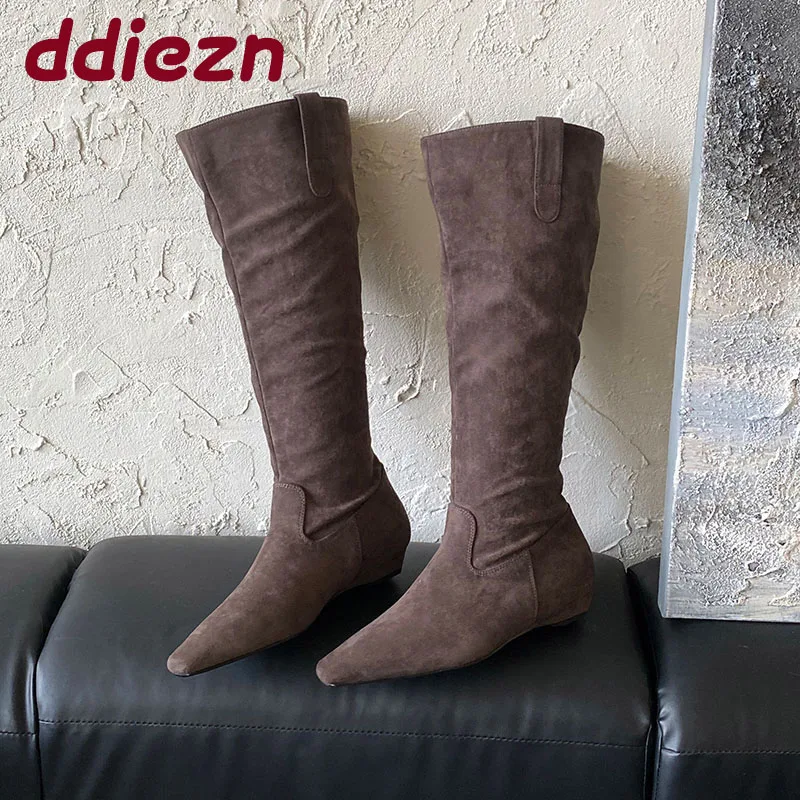 

Модные женские сапоги до колена из флока, обувь на каблуке, увеличивающие рост, женские длинные современные сапоги, женская обувь без шнуровки, новинка