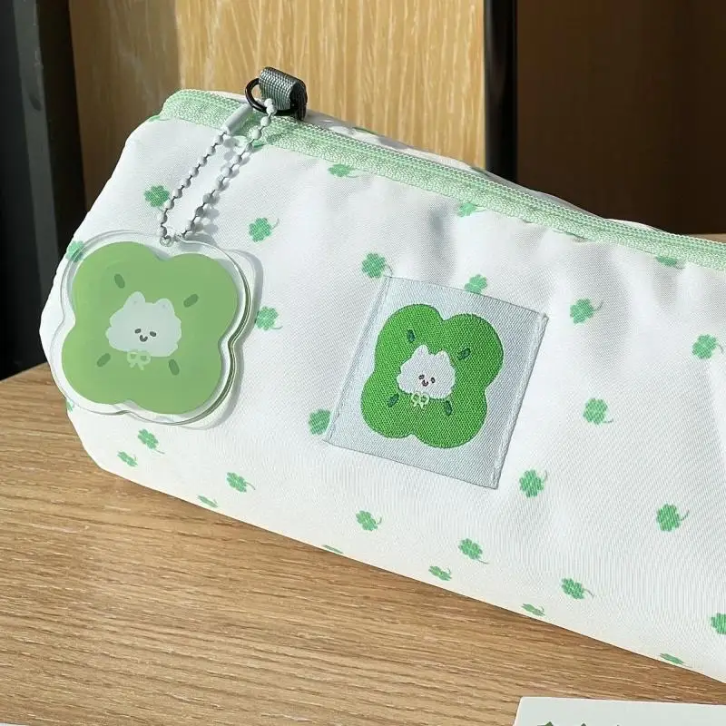 مقلمة لطيفة ذات سعة كبيرة، تصميم قطط البرسيم بأربع أوراق - مثالية لتخزين المدارس والمكتب والسفر