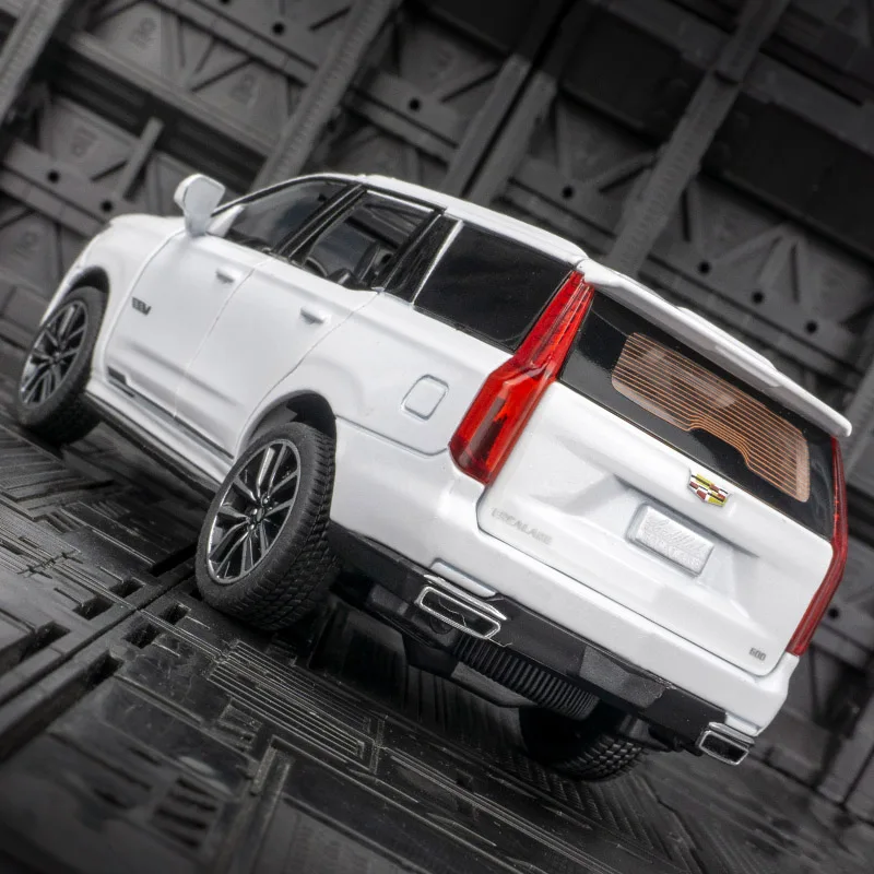 1:32 Cadillac Escalade alloy car model acousto-optic children's toys doors and hood trunk can be opened  can be given as a gift