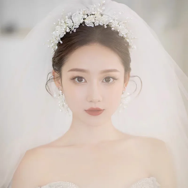 Retro Style Pearl Shell Bridal Headband White Korean Flower Hair Accessory Wedding Headdress with Makeup Coordination for Brides