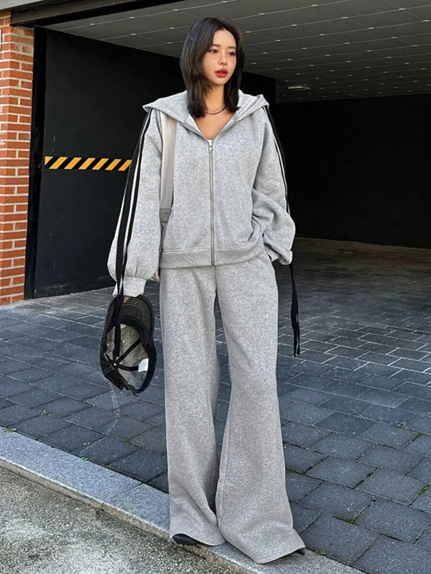 Ladies Casual Two-Piece Sweat Set High Waist Wide Leg Sweatpants with Zip Hoodie Stripe Sleeve Bow Decoration Streetwear Outfit