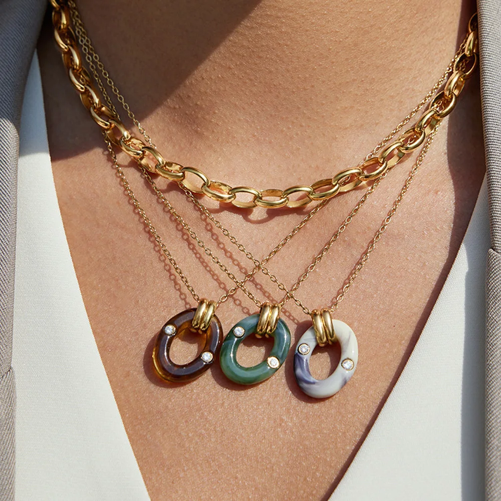 

Vintage Light Luxury Resin Round Necklace Women 18K Gold Plated Stainless Steel Trendy Fashion Girls Pendant Jewelry Gifts