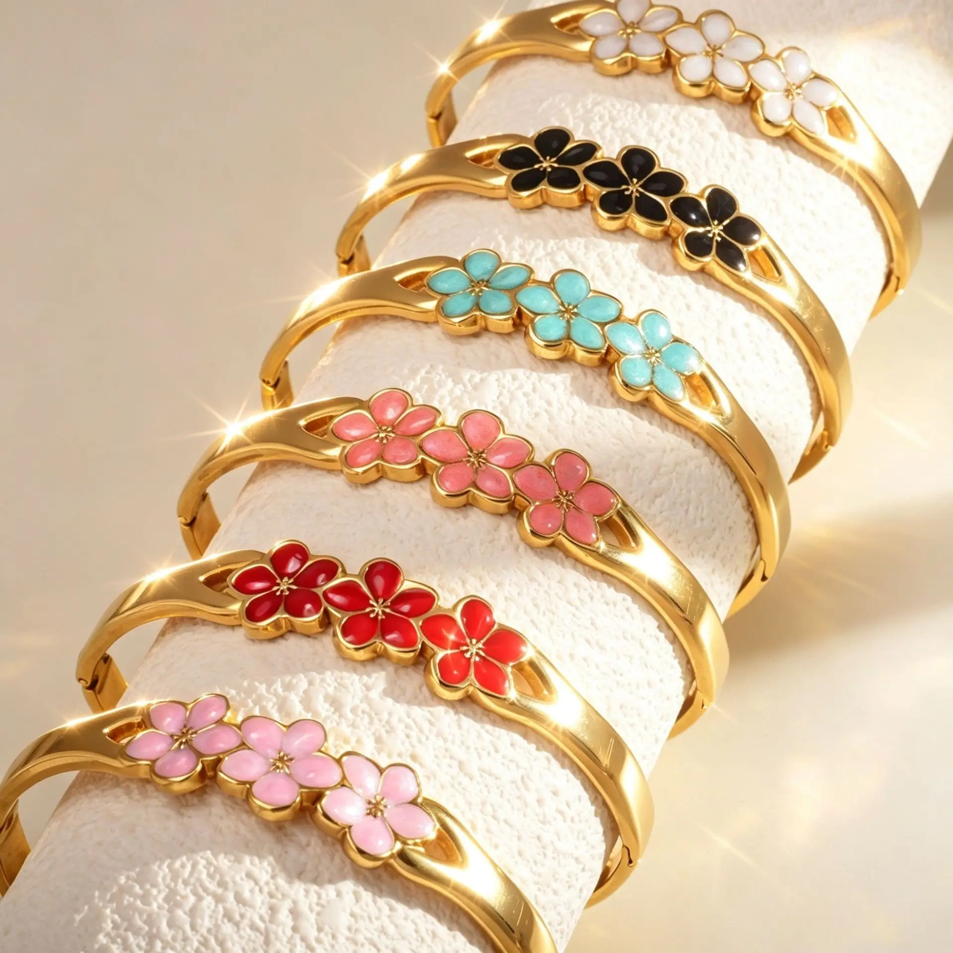 Pulseira de Aço Inoxidável com Fecho de Flor Esmaltada, Banhada a Ouro 18k para Mulheres