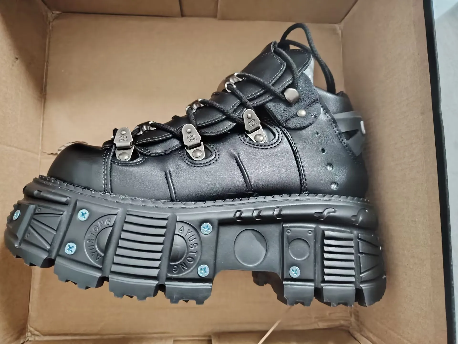 2025 New Black Dad Shoes 8cm Platform Women's Heavy Metal Personality Goth Punk Boots Men
