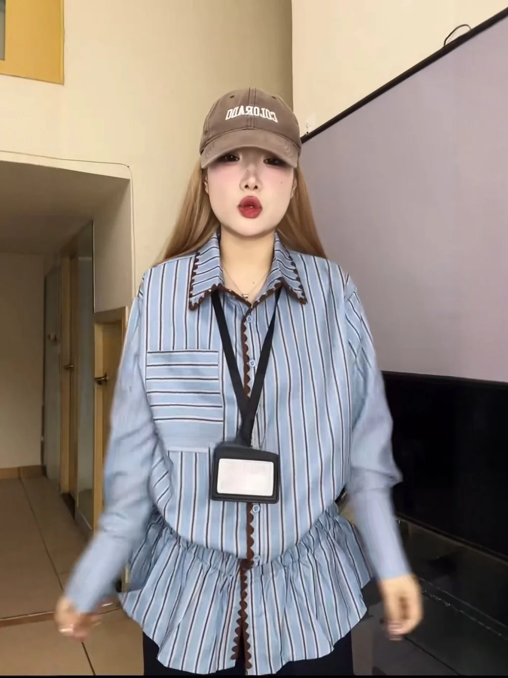 

Синяя полосатая женская рубашка с завязками на талии, в деловом стиле, весна 2026, новинка, эффект похудения, корейская версия