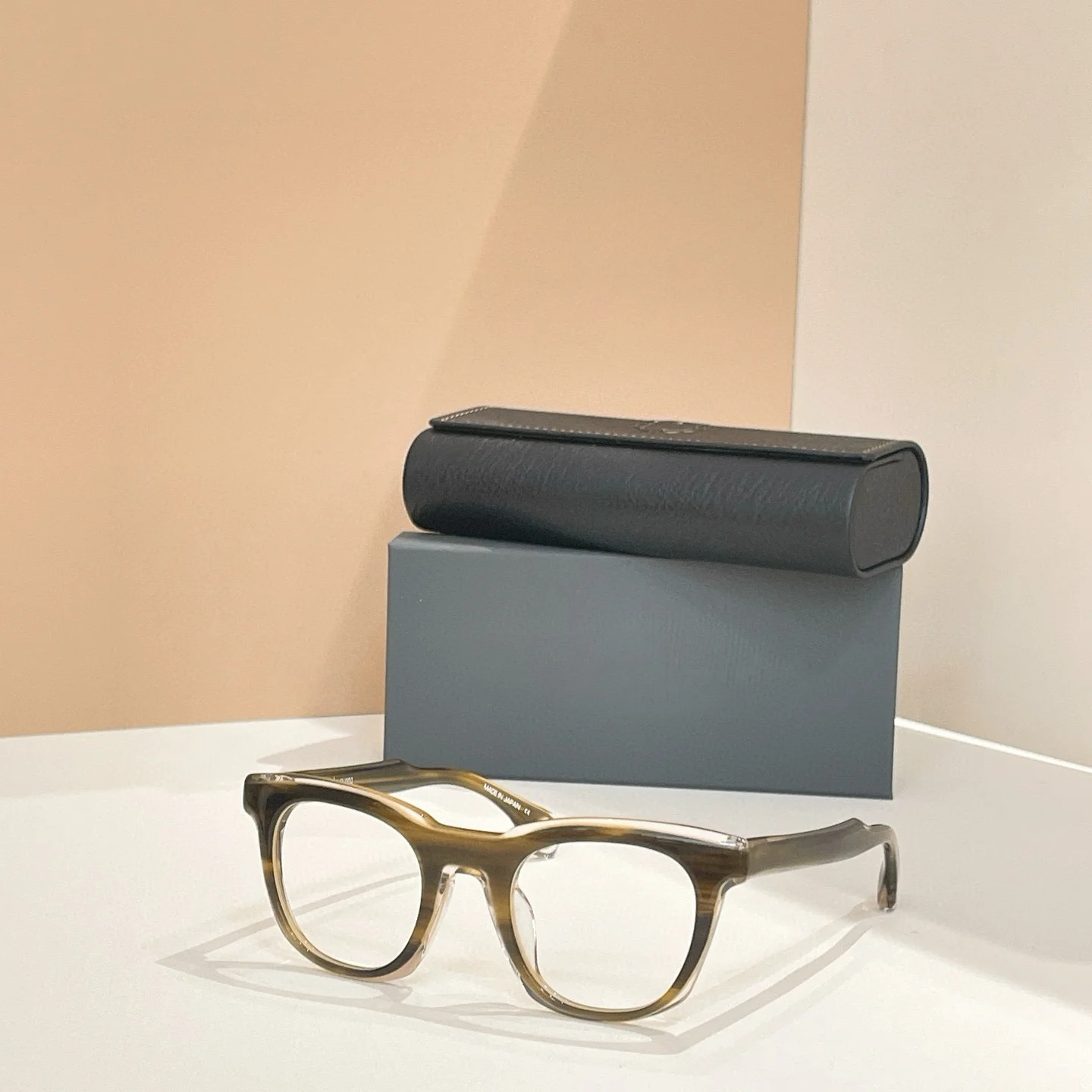 

CODY-Unisex Prescription glasses-Architectural & Sculptural |Belight