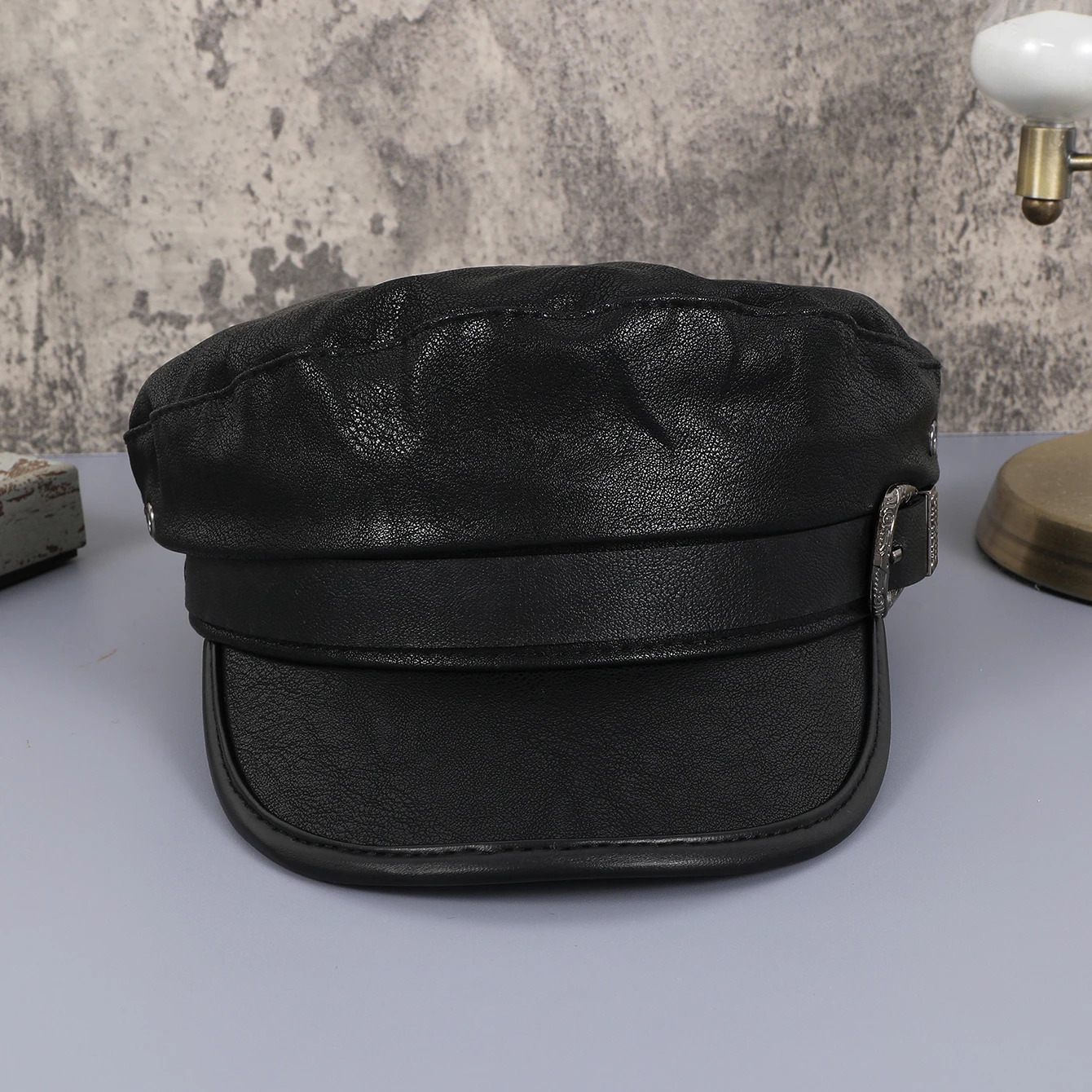 Black PU Leather Arrow-Decorated Navy Hat, European and American Sweet and Cool Flat-Topped Newsboy Hat, Shopping and Gathering