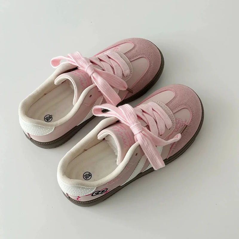 Hello Kitty เย็บปักถักร้อยรองเท้าผ้าใบแฟชั่นสบายๆคลาสสิกผู้หญิงรองเท้า Lace Up Flats รองเท้าเทนนิส Breathable กีฬารองเท้า