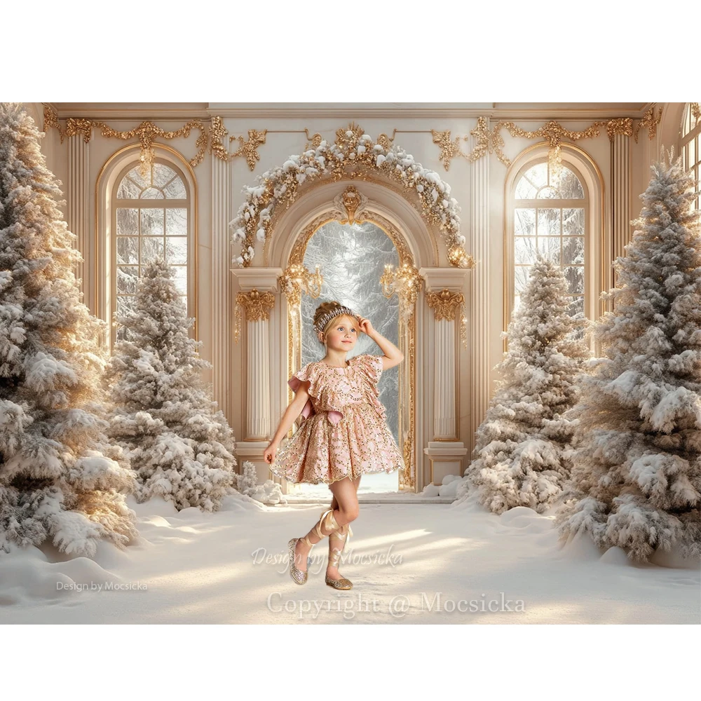 خلفية تصوير كريسماس للأطفال ، قصر ذهبي ، باب مقوس ، شجرة كريسماس لامعة ، خلفية ثلجية ، أمومة عائلية ، فوتوبوث شتوي