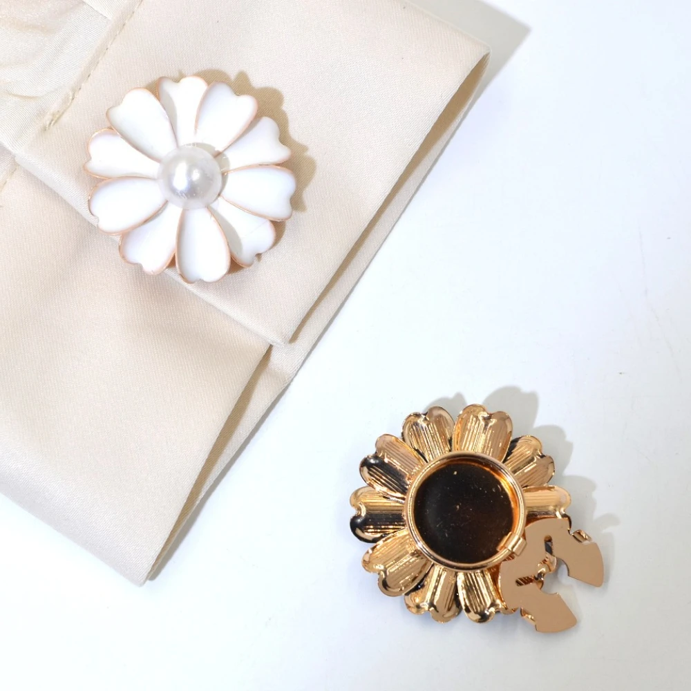 2 SZT. Ozdobne nakładki na guziki z kryształkami, spinki do mankietów koszuli dla kobiet, kwiatowe klipsy na guziki, ozdobne akcesoria do sukienek, modne dodatki