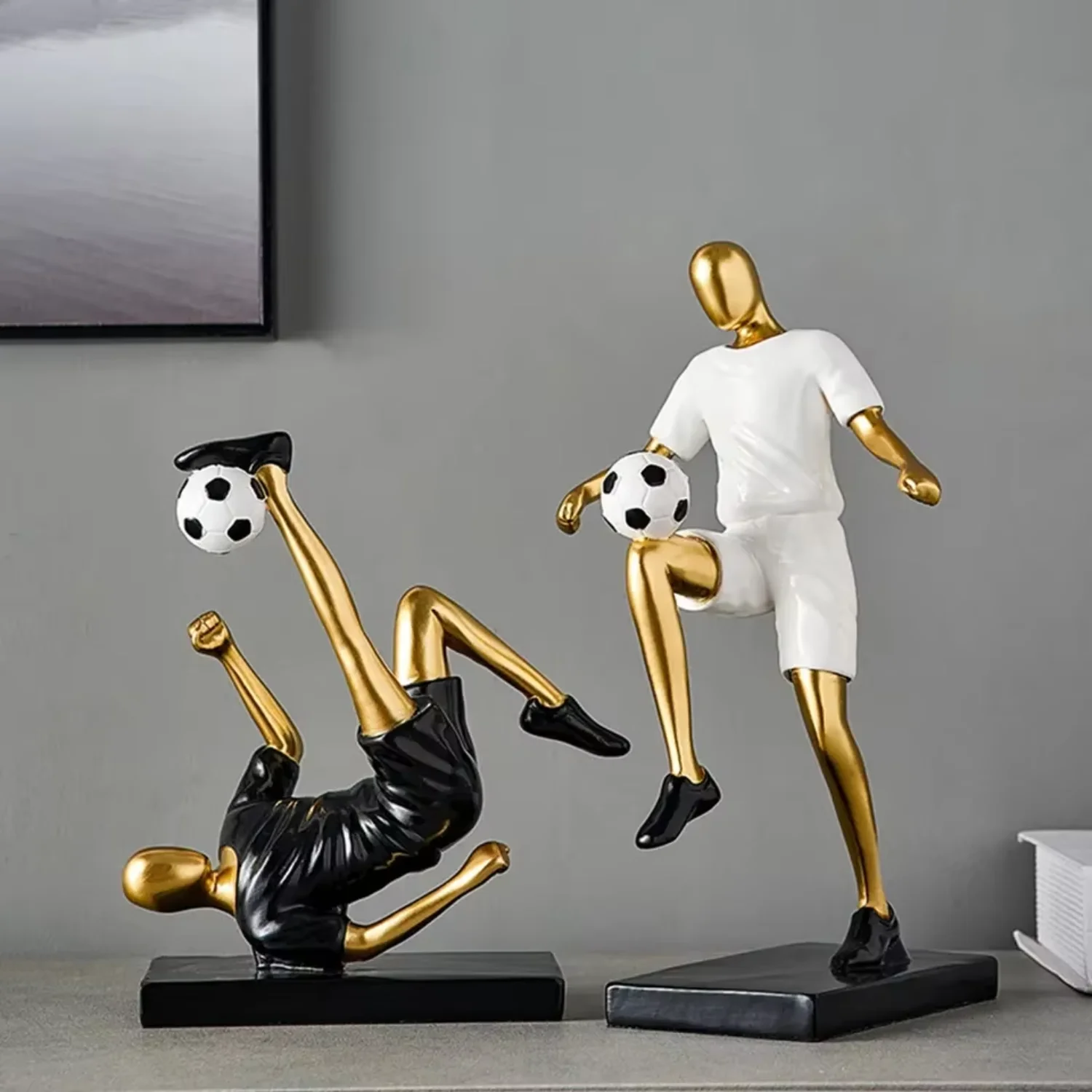 

Modern Decoration Resin Figure Sculpture Crafts Football Player Ornaments