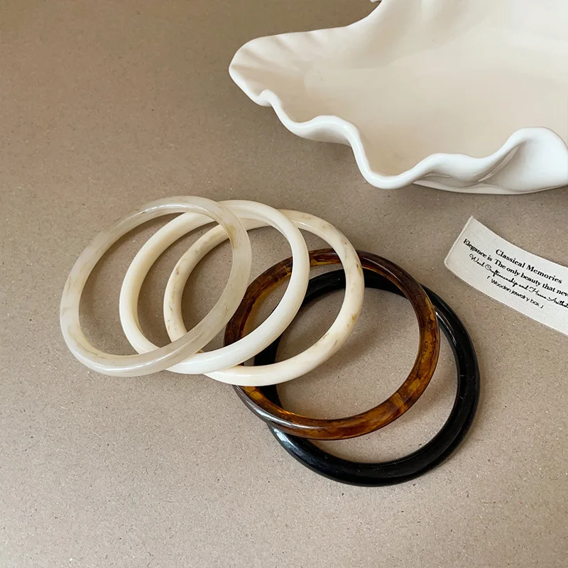 INS Round Tortoiseshell White Resin Bracelet French Vintage Y2k Elegant Jewelry for Women Summer Fashion Holiday Gift  Bangle