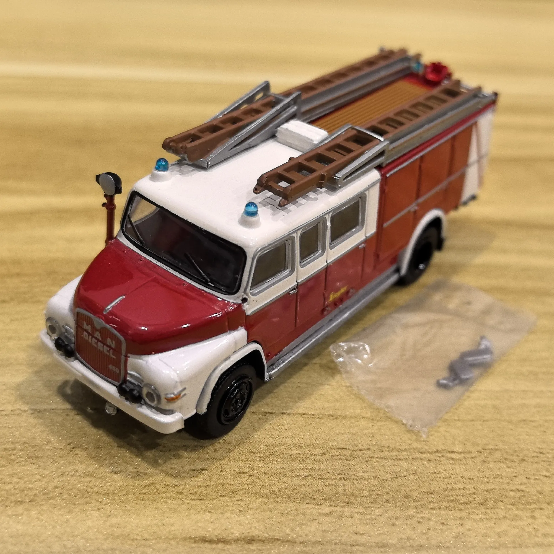 

Diecast BREKINA 1/87 Scale HO MAN 450 HA LF 16 Fire Engine Plastic Material Car Model Collectible Toy Gift Souvenir Display