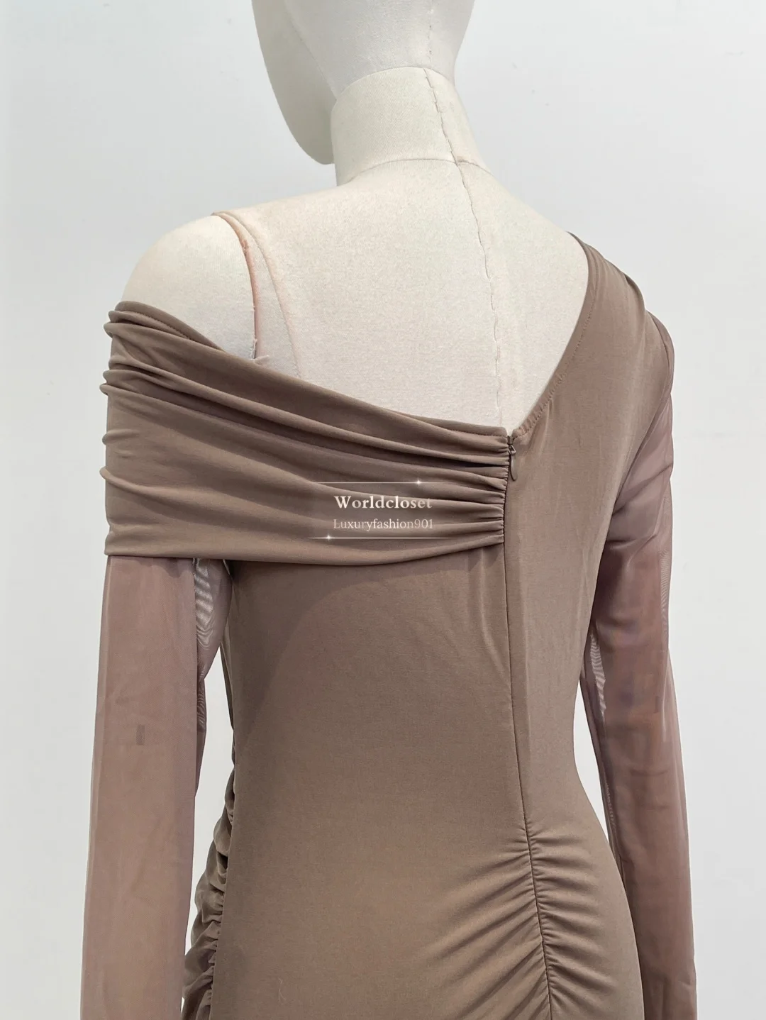 Vestido midi ajustado con un hombro y manga larga con abertura frontal para mujer