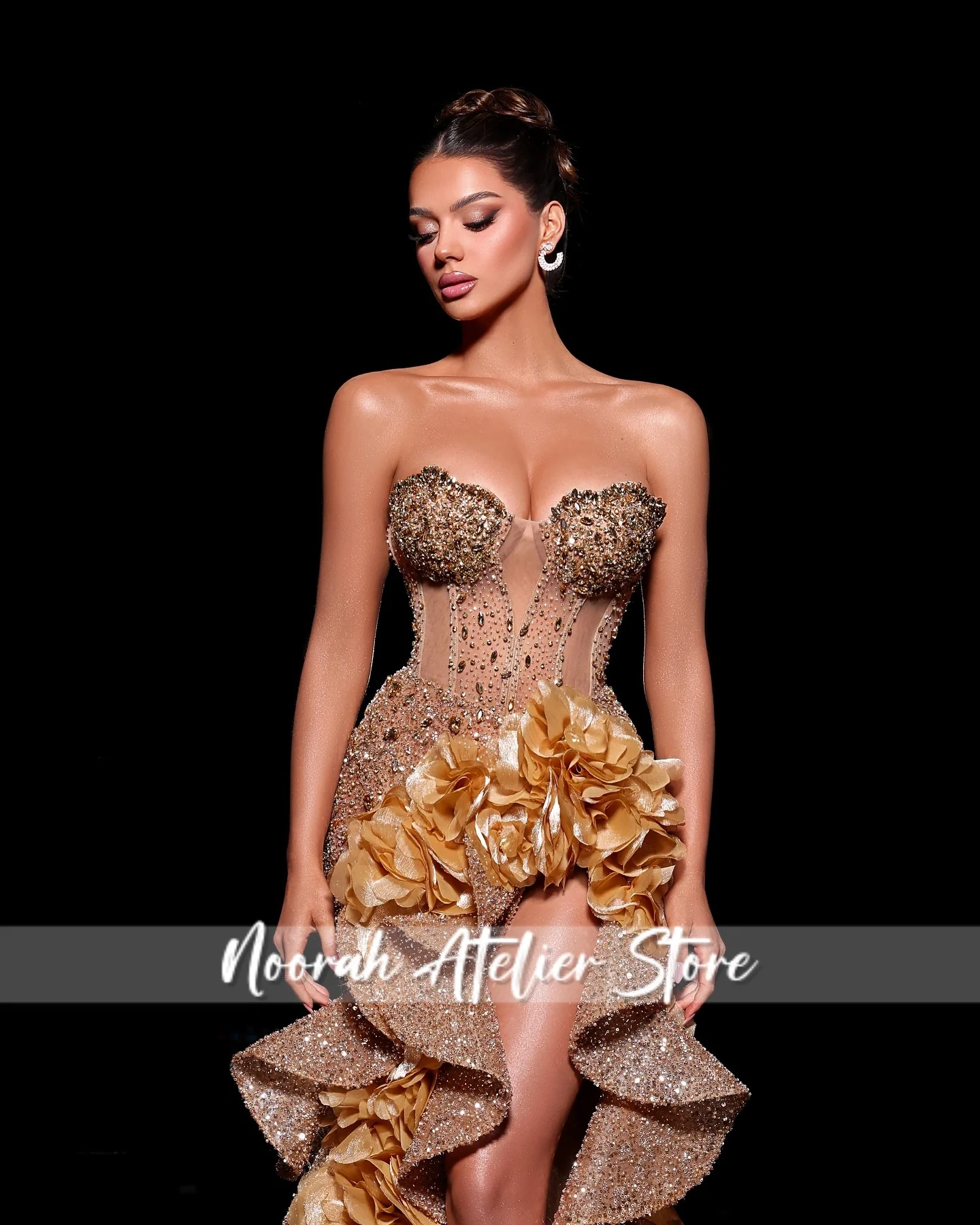 Personalizado cristal ouro sem alças onda hemline luxuoso feminino vestidos de noite 2025 alta fenda vestidos de casamento feminino arábia saudita